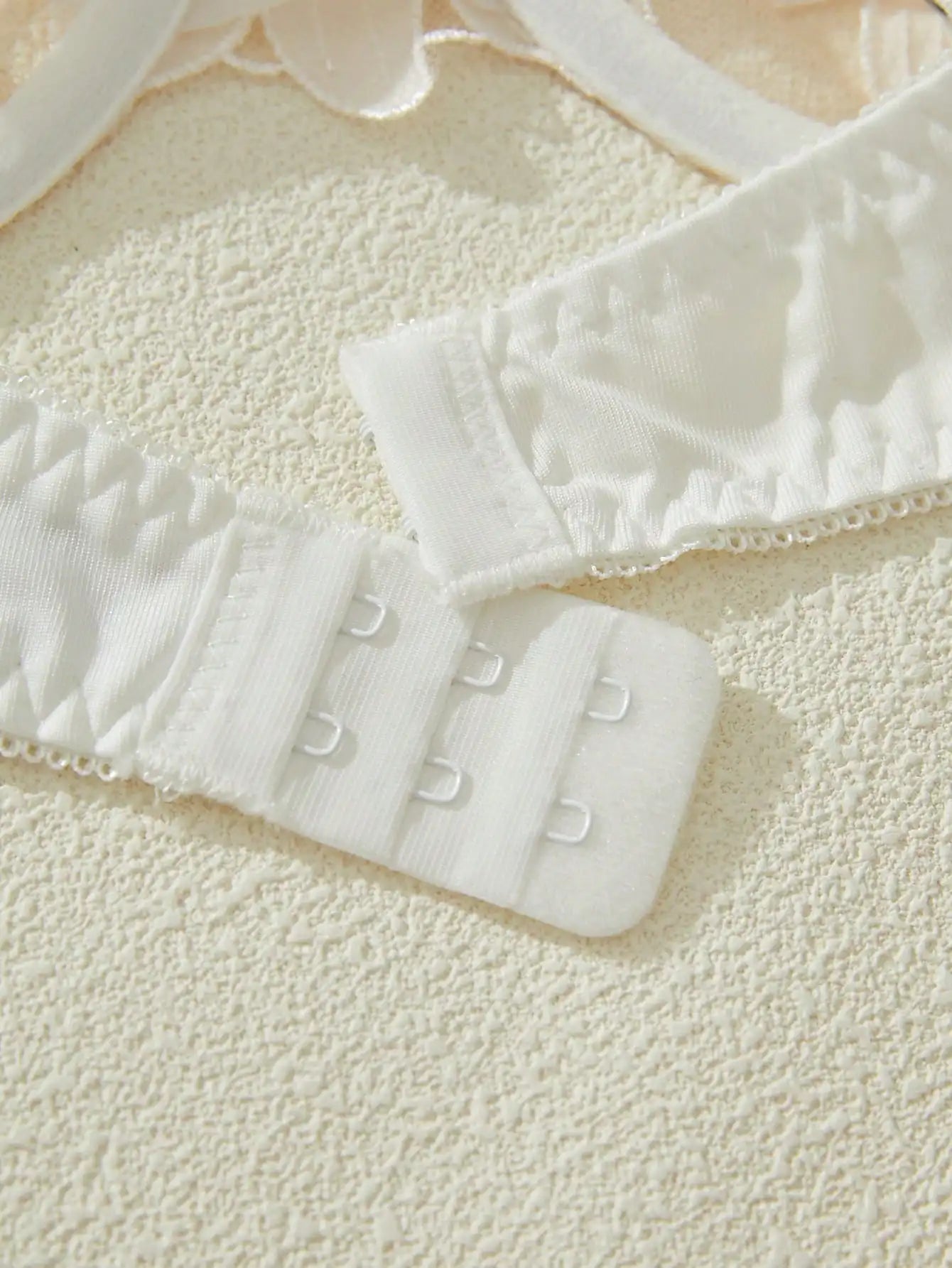 Women'S Underwear Sexy See Through Mesh Transparent Embroidery Fragmented Flower Kit Push Bra+Thong Panties Lingerie Set 2024