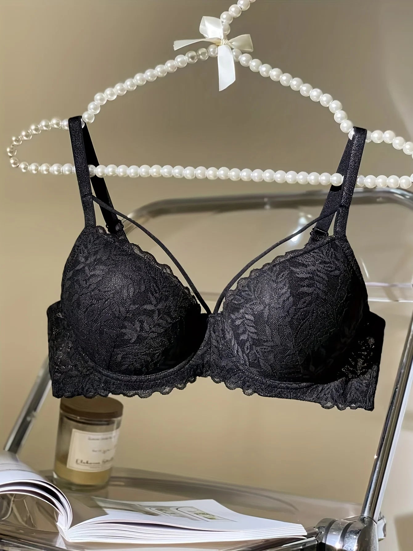 Contrasting lace push-up bras, comfortable and breathable cut-out bras, women's underwear