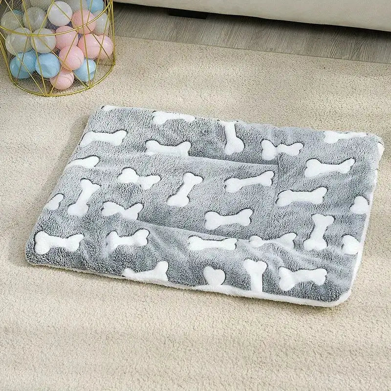 Pet Sleeping Mat Washable Plush Bed Mats for Cats  Blanket Pad Fleece Home Washable Warm Bear Pattern Blanket Pet Supplies