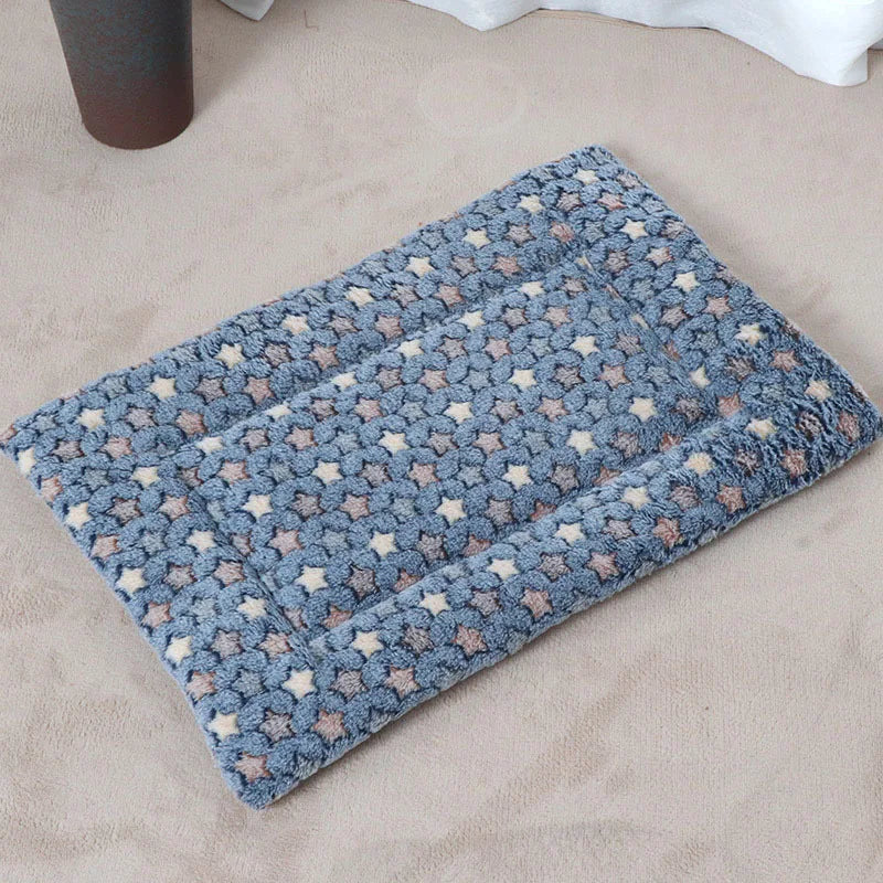 Pet Sleeping Mat Washable Plush Bed Mats for Cats  Blanket Pad Fleece Home Washable Warm Bear Pattern Blanket Pet Supplies