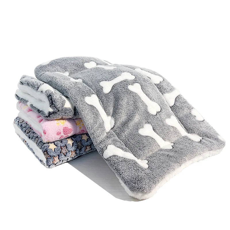 Pet Sleeping Mat Washable Plush Bed Mats for Cats  Blanket Pad Fleece Home Washable Warm Bear Pattern Blanket Pet Supplies