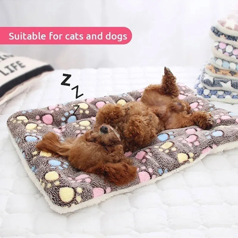 Pet Sleeping Mat Washable Plush Bed Mats for Cats  Blanket Pad Fleece Home Washable Warm Bear Pattern Blanket Pet Supplies
