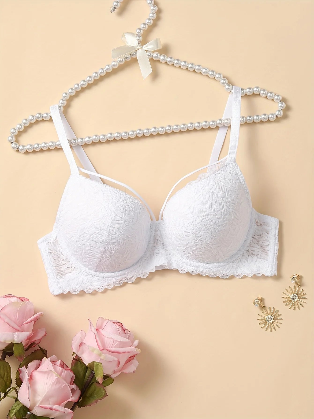 Contrasting lace push-up bras, comfortable and breathable cut-out bras, women's underwear